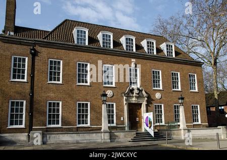 London, Großbritannien - 21. März 2022: Fassade des historischen Foundling Museums am Brunswick Square, Bloomsbury, London. Das Museum erzählt die Geschichte der Chari Stockfoto