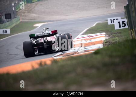 ZANDVOORT - Guanyu Zhou (24) mit dem Alfa Romeo C40 während des Großen Preises der Niederlande F1 auf dem Circuit Zandvoort am 4. September 2022 in Zandvoort, Niederlande. KOEN VAN WEEL Stockfoto