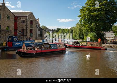 Grachtenkähne und Bootsfahrten, Skipton, North Yorkshire, Vereinigtes Königreich Stockfoto