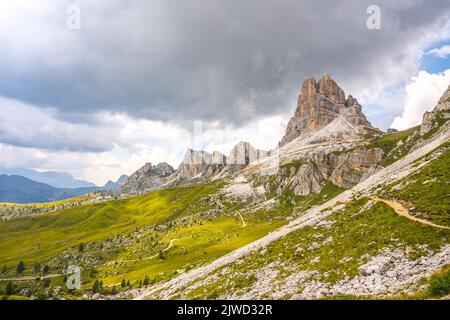 Averau Berg und Rifugio Averau in den Dolomiten Stockfoto