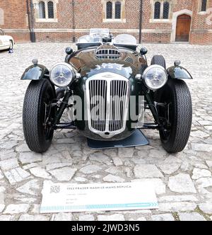 Das weltweit führende Auktionshaus Gooding & Company führte einen Verkauf im Hampton Court Palace zur 10. Jubiläumsschau des Concours of Elegance 2022 durch. Das Unternehmen kehrte in die schönen Fonds des Hampton Court Palace zurück, um am Samstag, dem 3. September 2022, eine Live-Auktion zu präsentieren ... Stockfoto