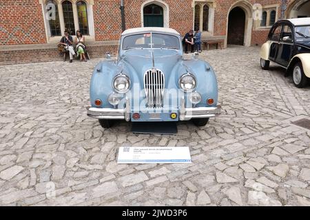 Das weltweit führende Auktionshaus Gooding & Company führte einen Verkauf im Hampton Court Palace zur 10. Jubiläumsschau des Concours of Elegance 2022 durch. Das Unternehmen kehrte in die schönen Fonds des Hampton Court Palace zurück, um am Samstag, dem 3. September 2022, eine Live-Auktion zu präsentieren ... Stockfoto