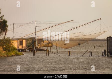 Blick auf Eine typische Fischerhütte in Comacchio, Italien. Speicherplatz kopieren. Stockfoto