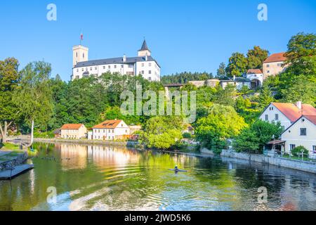 Burg Rozmberk über der Moldau Stockfoto