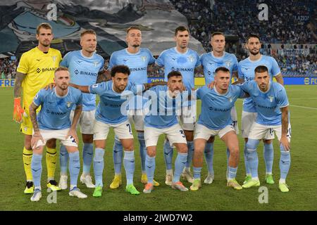 Das Team der SS Lazio steht vor dem Spiel der Serie A zwischen der SS Lazio und dem SSC Napoli im Stadio Olimpico am 03. September 2022 in Rom, Italien, an. Foto von N Stockfoto