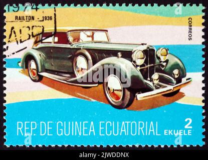 ÄQUATORIALGUINEA - UM 1977: Eine in Äquatorialguinea gedruckte Briefmarke zeigt Railton, 1936, Oldtimer, um 1977 Stockfoto