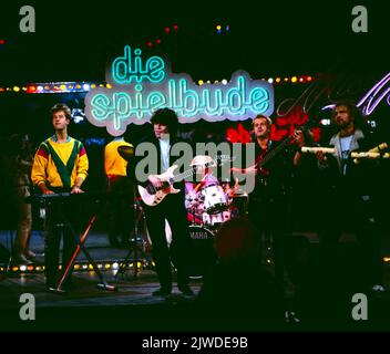 Die Spielbude, ARD Spielshow, Deutschland, 1987, mit dabei: Trio Rio, deutsche Latin, Pop und Rock Band. Spielbude, ARD Entertainment, 1987, Gäste: Trio Rio, German Pop, Rock und Latin Band. Stockfoto