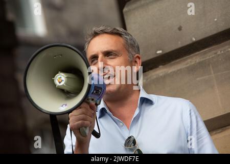 Alex Cole Hamilton, Mitglied des schottischen Parlaments und Vorsitzender der schottischen Liberaldemokraten, in Edinburgh, Schottland, 5. September 2022. Stockfoto