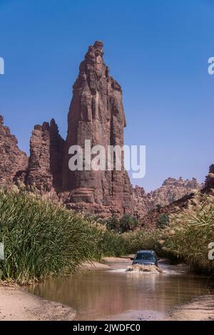 4WD fording tief überflutete Spur Wadi Disah Tabuk Provinz Saudi-Arabien Stockfoto