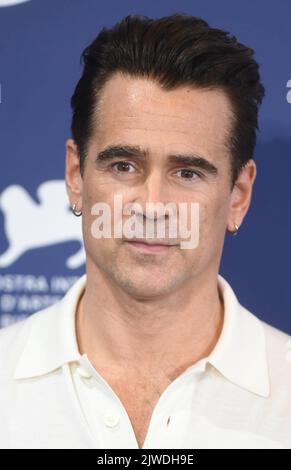 Venedig, Italien. 05. September 2022. Der irische Schauspieler Colin Farrell nimmt am Montag, den 5. September 2022, an einem Foto-Call für die Banshees von Inisherin beim Filmfestival 79. in Venedig Teil. Foto von Rune Hellestad/ Credit: UPI/Alamy Live News Stockfoto