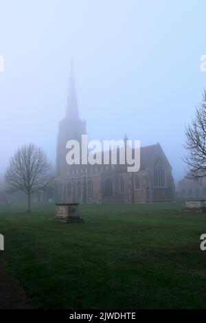 Herbstlicher Blick über die St. Wendredas Kirche, March Town, Cambridgeshire, England, Großbritannien Stockfoto