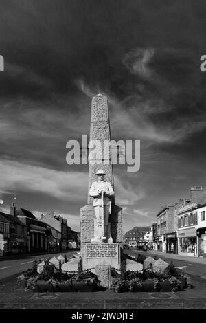 Das Kriegsdenkmal in Broad Street, March Town, Cambridgeshire; England, Großbritannien Stockfoto