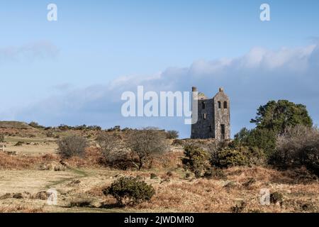 Das denkmalgeschützte Housemans Shaft Pumping Engine House der South Phoenix Mine auf Craddock Moor auf Bodmin Moor in Cornwall, Großbritannien. Stockfoto