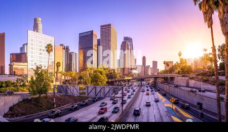 Die Skyline von Los angeles bei Sonnenuntergang, kalifornien Stockfoto