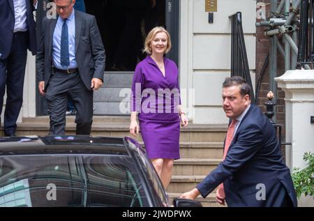 London, England, Großbritannien. 5. September 2022. LIZ TRUSS wird als Ausscheiden gesehen.Hauptquartier der konservativen Kampagne nach der Ernennung zum neuen Führer und Premierminister des Vereinigten Königreichs. (Bild: © Tayfun Salci/ZUMA Press Wire) Stockfoto