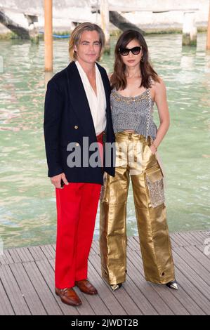 Gemma Chan und Chris Pine kommen am 05. September 2022 zum Don't Worry Darling Photocall im Casino während des Venice International Film Festival (Mostra) 79. in Venedig, Italien. Foto von Aurore Marechal/ABACAPRESS.COM Stockfoto