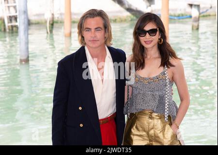 Gemma Chan und Chris Pine kommen am 05. September 2022 zum Don't Worry Darling Photocall im Casino während des Venice International Film Festival (Mostra) 79. in Venedig, Italien. Foto von Aurore Marechal/ABACAPRESS.COM Stockfoto