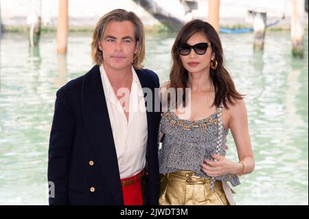 Gemma Chan und Chris Pine kommen am 05. September 2022 zum Don't Worry Darling Photocall im Casino während des Venice International Film Festival (Mostra) 79. in Venedig, Italien. Foto von Aurore Marechal/ABACAPRESS.COM Stockfoto