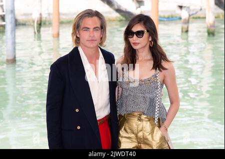 Gemma Chan und Chris Pine kommen am 05. September 2022 zum Don't Worry Darling Photocall im Casino während des Venice International Film Festival (Mostra) 79. in Venedig, Italien. Foto von Aurore Marechal/ABACAPRESS.COM Stockfoto