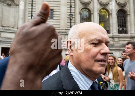 London, Großbritannien. 5. September 2022. Sir Iain Duncan Smith trifft im Queen Elizabeth II Center in Westminster ein, bevor Liz Truss als neue Vorsitzende der Konservativen Partei und Premierministerin nach dem Rücktritt von Boris Johnson bekannt gegeben wird. Kredit: Stephen Chung / Alamy Live Nachrichten Stockfoto