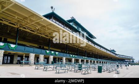 17. April 2022, Lexington, Kentucky: Leere Tribüne auf der Keeneland Race Course am Ostertag. Stockfoto