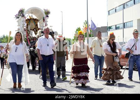 Barcelona, Katalonien, Spanien, 4. Juli 2022: Marsch auf den Straßen Andalusiens während der Wallfahrt der Jungfrau von El Rocio Stockfoto