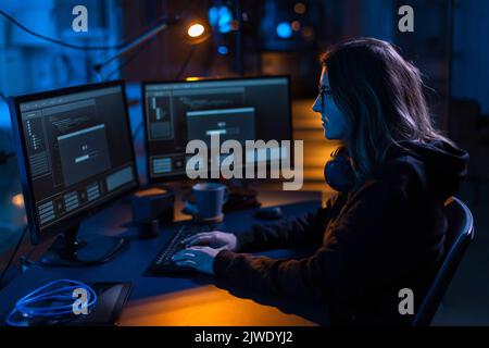 Hacker können in Computer Virus für Cyber Attack Stockfoto