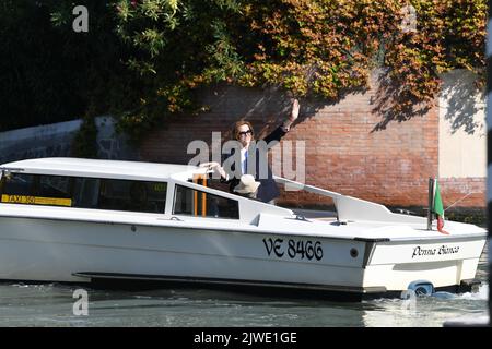 Venedig, Italien. 05. September 2022. Sigourney Weaver sah, wie sie ihren Hoptel während des Internationalen Filmfestivals von Venedig 79. am 05. September 2022 in Venedig, Italien, verließ. Quelle: SIPA USA/Alamy Live News Stockfoto