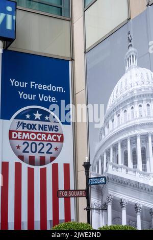 Fox Square Voting Mural, 2022, 1211 6. Avenue, NYC, USA Stockfoto