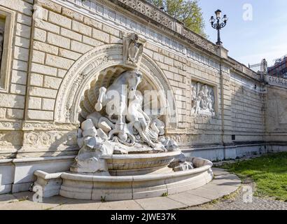 BOLOGNA, ITALIEN - 19. APRIL 2022: Fontana della Ninfa e del Cavallo Marino in Bologna, Italien ohne Touristen Stockfoto