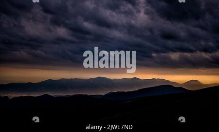 Die kleine Fatra (Malá Fatra) vom Berg Krizna aus gesehen, die große Fatra (Velka Fatra), die Karpaten, die Slowakei. Stockfoto