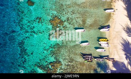 Luftaufnahme von Booten am Strand, Sangihe Island, Nord-Sulawesi, Indonesien Stockfoto