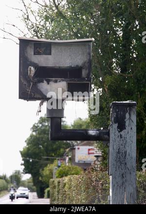 Eine zerstörte Blitzerkamera in Osbaldeston, Preston, Lancashire, Großbritannien, Europa Stockfoto