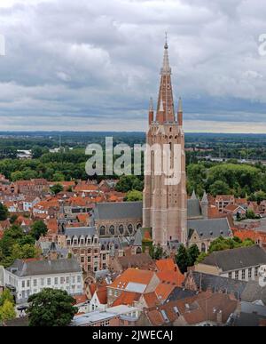 GENT, BELGIEN - 21. AUGUST 2011: Frauenkirche in Brügge, Belgien Stockfoto