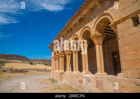 Romanischer Portikus. Kirche San Pedro, Caracena, Provinz Soria, Castilla Leon, Spanien. Stockfoto