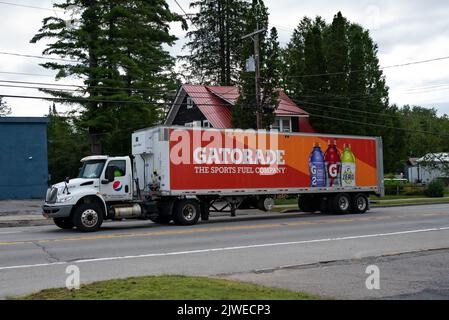 Ein Sattelschlepper, der Gatorade, das Sportgetränk, in Speculator, NY, schleppt Stockfoto