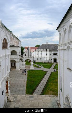 Der Innenhof des mittelalterlichen Prinz-Oleg-Palastes im Rjasanischen Kreml, Russland Stockfoto