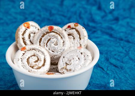 Indische Mithai Kaju Jalebi Auch Bekannt Als Kaju Katli, Kaju Dilkhush Ist Spiralförmig Süß Aus Cashew Nut Powder, Kajoo, Mawa, Mava, Malai, Khoya, D Stockfoto