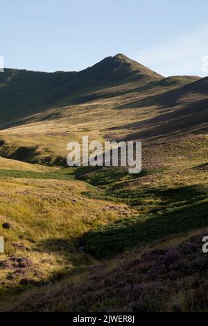 Ullock Pike vom Southerndale Valley aus gesehen, im English Lake District Stockfoto