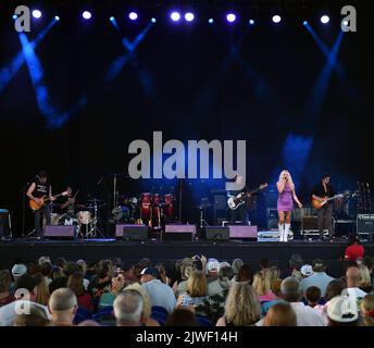 4. September 2022, Portsmouth, Virginia, USA: MEGAN MORONEY bringt am 4. September 2022 ein Land in den Pavillon der Atlantic Union Bank in Portsmouth, Virginia. Foto.Â© Jeff Moore (Kreditbild: © Jeff Moore/ZUMA Press Wire) Stockfoto