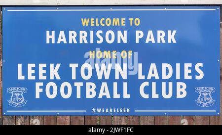 28. August 2022 Leek, Großbritannien: Melden Sie sich im Harrison Park an, der Heimat des Leek Town Ladies Football Club Stockfoto