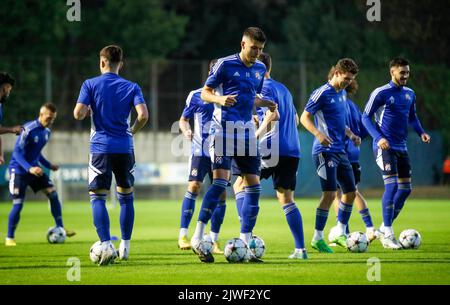 Zagreb, Kroatien. 05. September 2022. Zagreb, Kroatien, 05. September 2022, Dinamo Zagreb Spieler werden beim letzten Training vor dem UEFA Champions League Group E Spiel gegen Chelsea im Maksimir Stadion am 05. September 2022 in Zagreb, Kroatien, gesehen. Foto: Slavko Midzor/PIXSELL Credit: Pixsell Foto- und Videoagentur/Alamy Live News Stockfoto