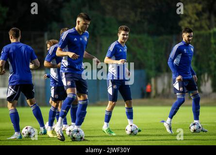 Zagreb, Kroatien. 05. September 2022. Zagreb, Kroatien, 05. September 2022, Dinamo Zagreb Spieler werden beim letzten Training vor dem UEFA Champions League Group E Spiel gegen Chelsea im Maksimir Stadion am 05. September 2022 in Zagreb, Kroatien, gesehen. Foto: Slavko Midzor/PIXSELL Credit: Pixsell Foto- und Videoagentur/Alamy Live News Stockfoto