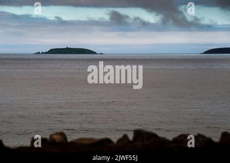 Black Ball Head Signalturm in der Bucht von Youghal in Irland. Stockfoto