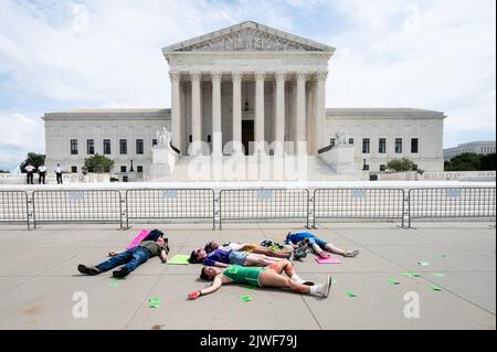 Washington, Usa. 05. September 2022. Ein Eintreten bei einer Kundgebung für Abtreibungsrechte am Obersten Gerichtshof. (Foto: Michael Brochstein/Sipa USA) Quelle: SIPA USA/Alamy Live News Stockfoto