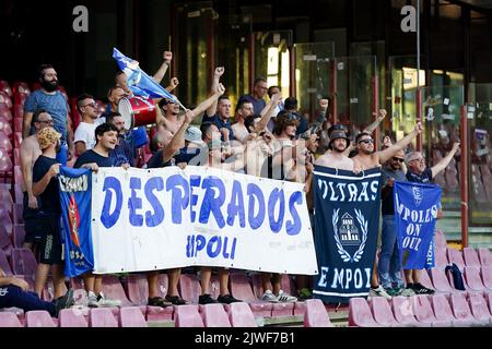 Salerno, Italien. 05. September 2022. Unterstützer des FC Empoli während der Serie Ein Spiel zwischen US Salernitana 1919 und Empoli im Stadio Arechi, Salerno, Italien am 5. September 2022. Kredit: Giuseppe Maffia/Alamy Live Nachrichten Stockfoto