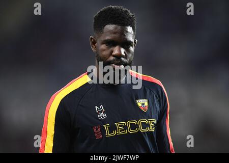 Turin, Italien. 05. September 2022. Samuel Umtiti von US Lecce schaut beim Aufwärmen von priore auf das Fußballspiel der Serie A zwischen dem FC Turin und US Lecce. Kredit: Nicolò Campo/Alamy Live Nachrichten Stockfoto