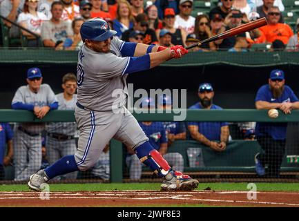 Baltimore, USA. 05. September 2022. BALTIMORE, MD - 05. SEPTEMBER: Toronto Blue Jays Catcher Alejandro Kirk (30) bei Fledermaus während eines MLB-Spiels zwischen den Baltimore Orioles und den Toronto Bluejays am 05 2022. September im Orioles Park in Camden Yards, in Baltimore, Maryland. (Foto von Tony Quinn/SipaUSA) Quelle: SIPA USA/Alamy Live News Stockfoto