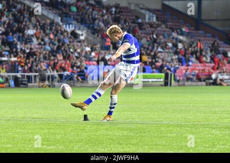 DCBL Stadium, Widnes, England. 5.. September 2022. Betfred Championship, Widnes Vikings gegen Halifax Panthers; Walmsley konvertiert einen Versuch für Halifax, Betfred Championship Match zwischen Widnes Vikings und Halifax Panthers Credit: Mark Percy/Alamy Live News Credit: MARK PERCY/Alamy Live News Stockfoto