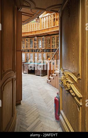 Eingang zur Bibliothek des Wissenschaftlerhauses in Lviv, Ukraine. Stockfoto